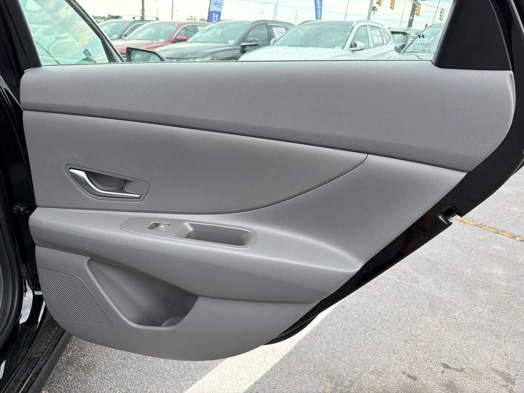 Used 2026 Hyundai Elantra Hybrid FWD image 16