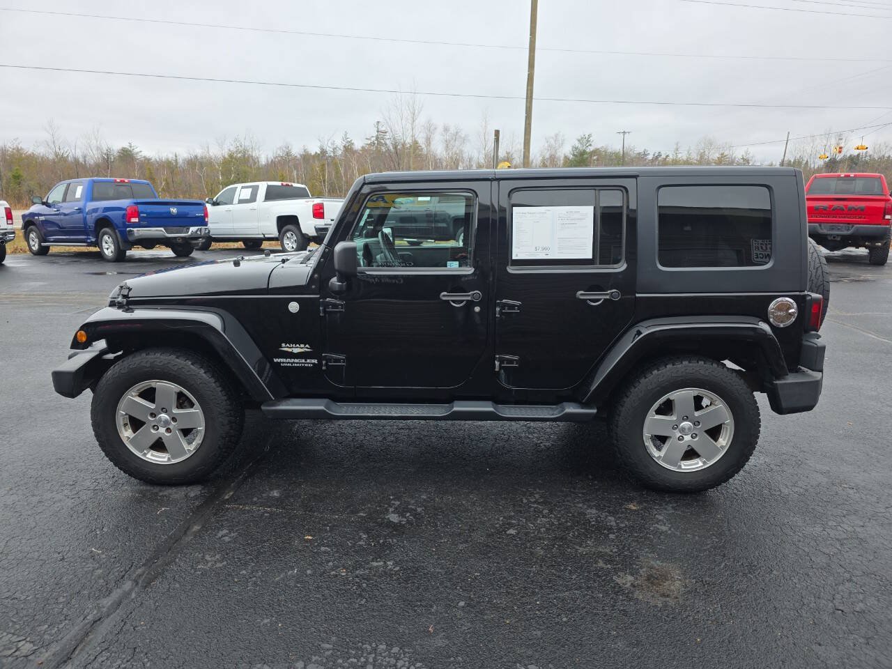 Used 2010 Jeep Wrangler Unlimited Sahara w/ Dual Top Group AWD/4WD image 9