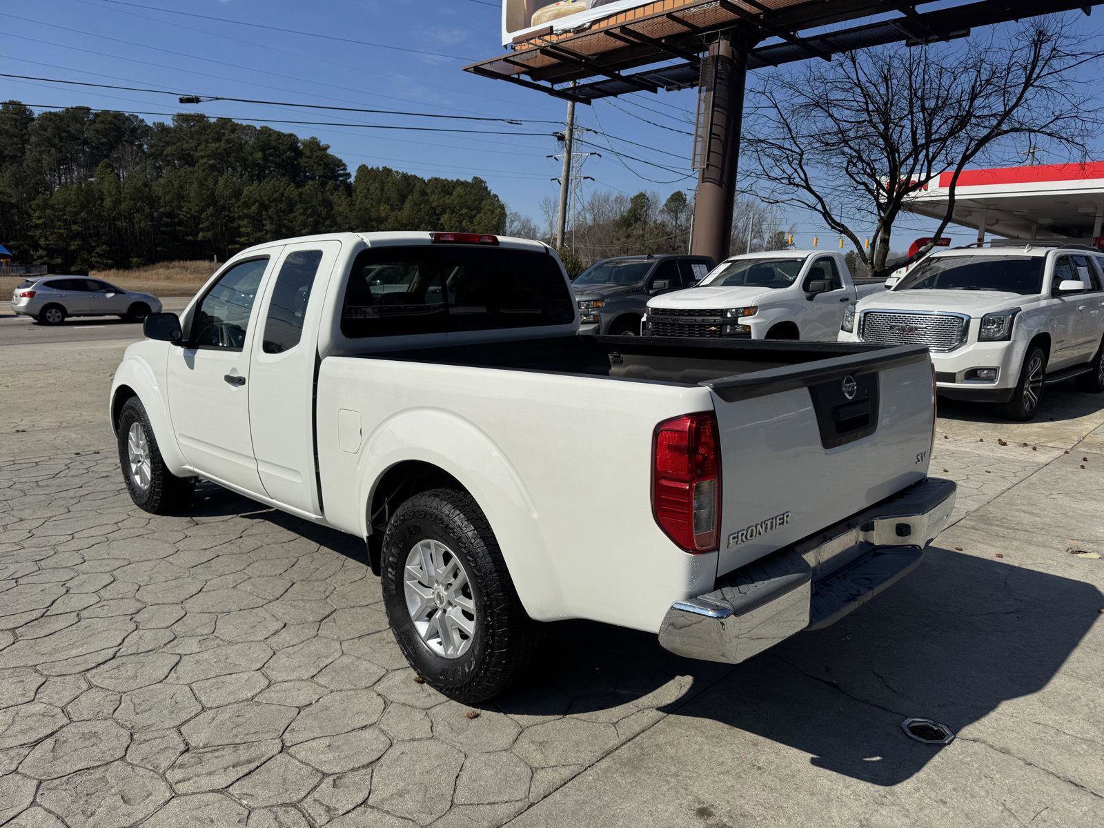Used 2016 Nissan Frontier SV image 7