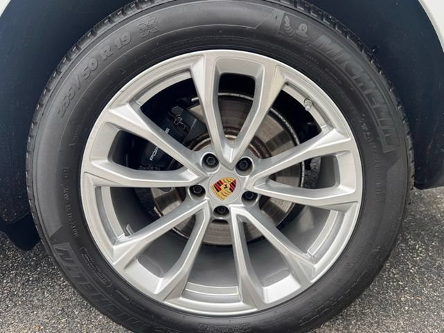 Used 2025 Porsche Macan AWD/4WD image 37