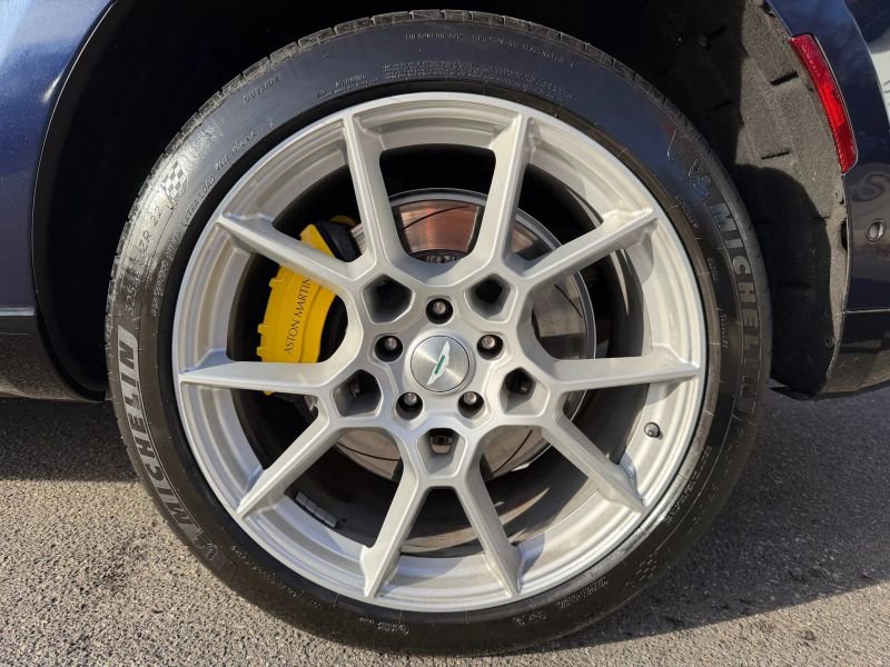 Used 2021 Aston Martin DBX AWD/4WD image 38