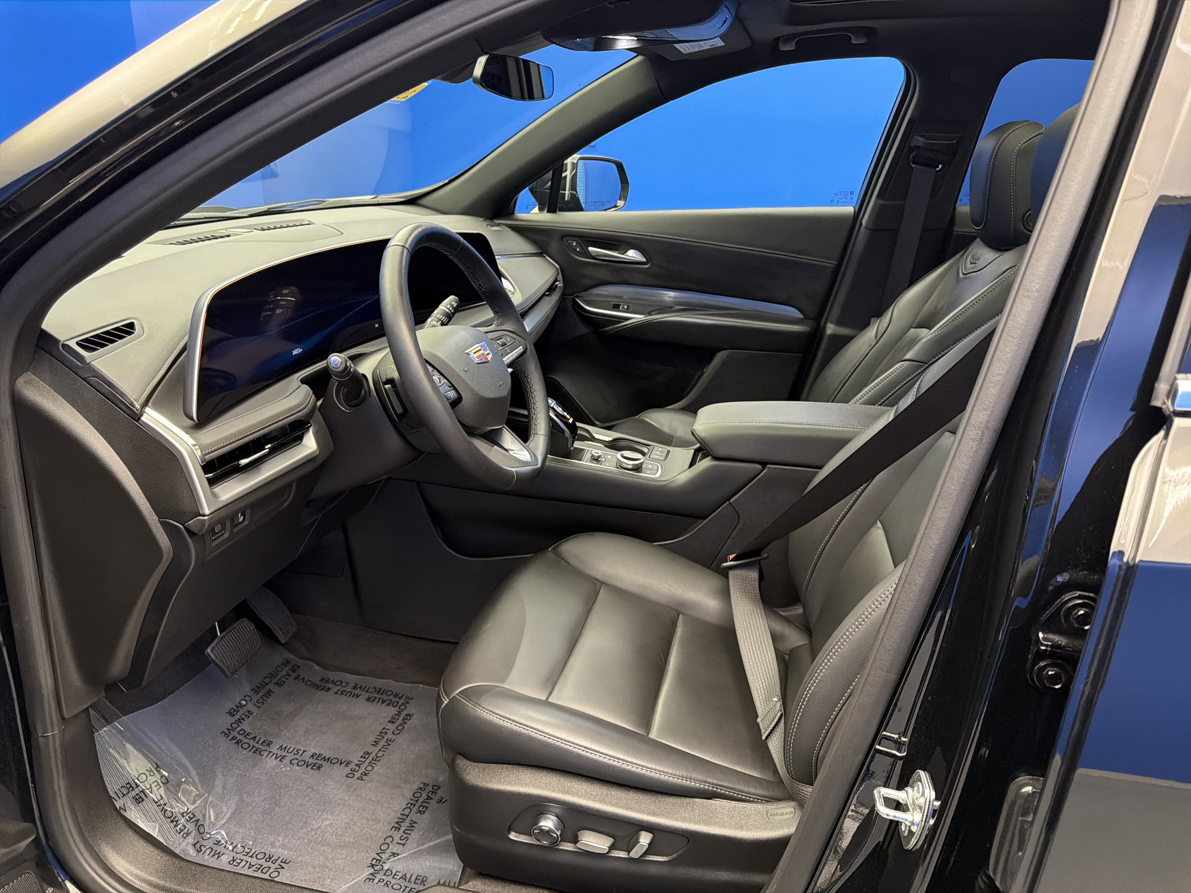 Used 2025 Cadillac XT4 Premium Luxury w/ Cold Weather Package AWD/4WD image 13