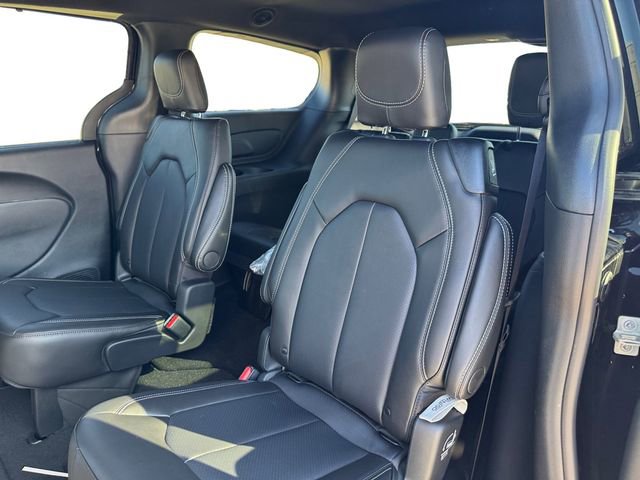 New 2026 Chrysler Pacifica Select image 14