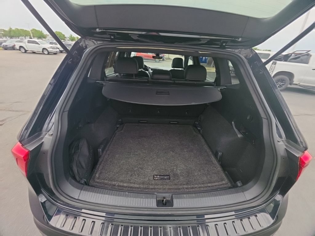 Used 2023 Volkswagen Tiguan SE R-Line AWD/4WD image 31