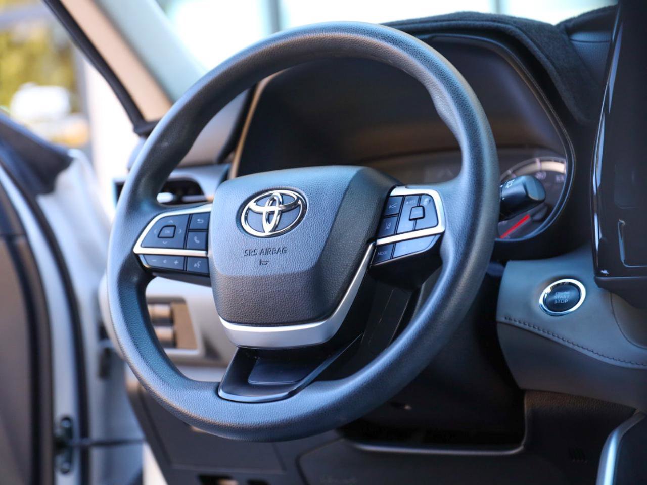 Used 2022 Toyota Highlander L image 15