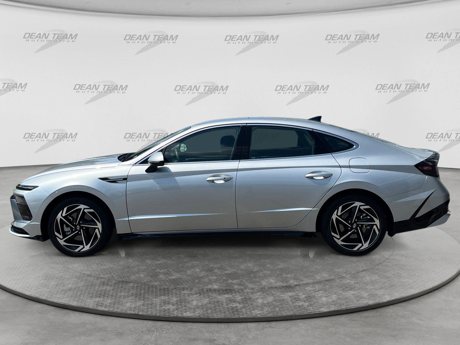 Used 2026 Hyundai Sonata SEL FWD image 4