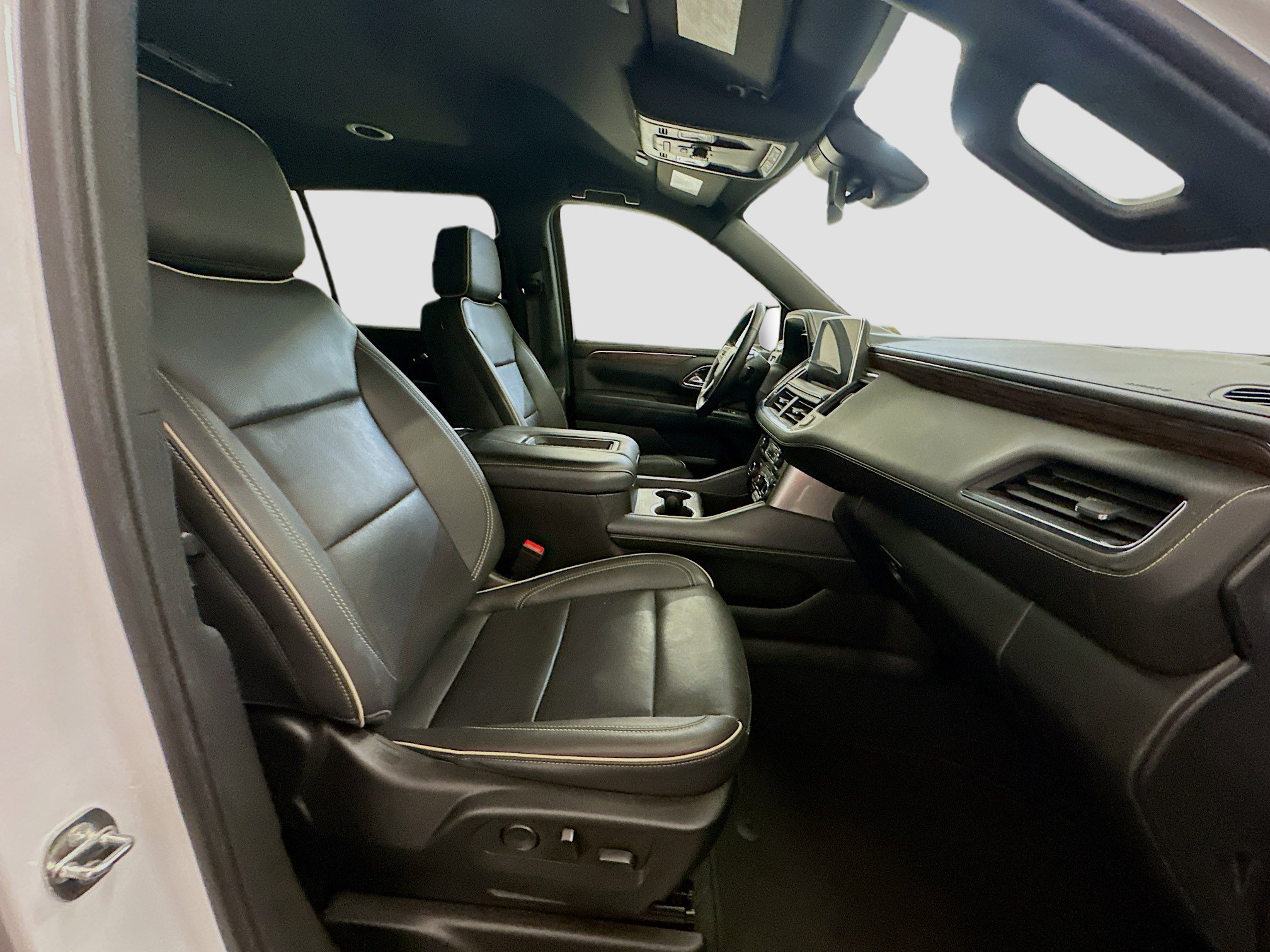 Used 2024 Chevrolet Suburban Premier image 34