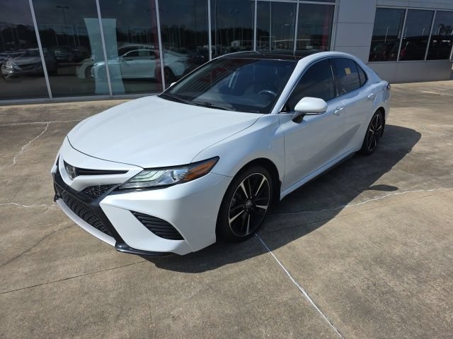Used 2019 Toyota Camry XSE FWD image 3