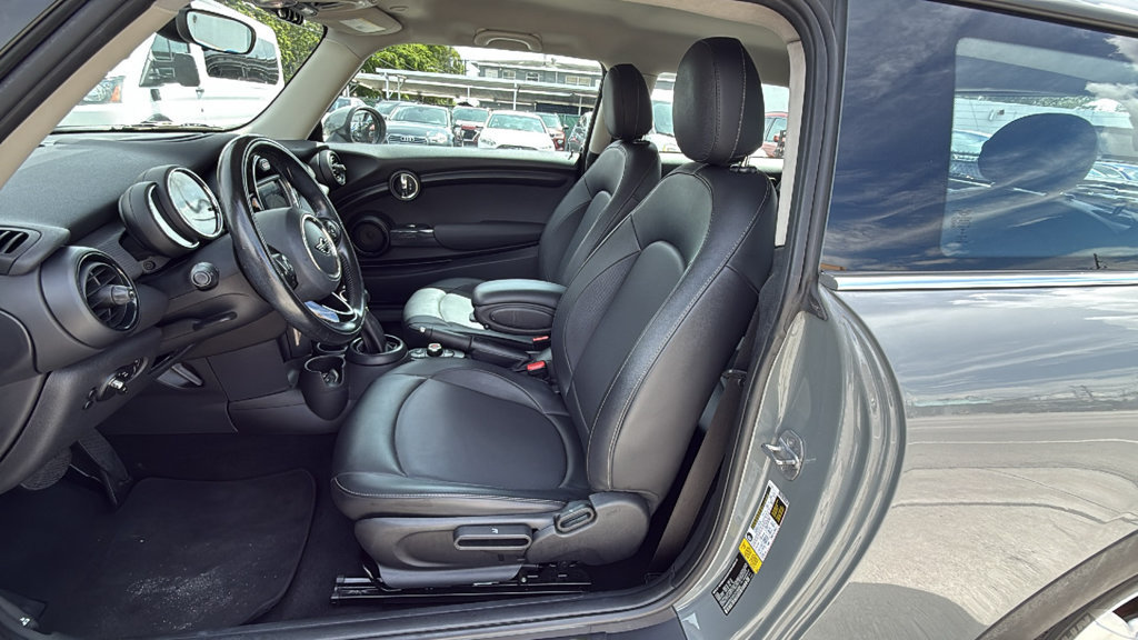 Used 2019 MINI Cooper 2-Door Hardtop w/ Signature Upholstery Package FWD image 23