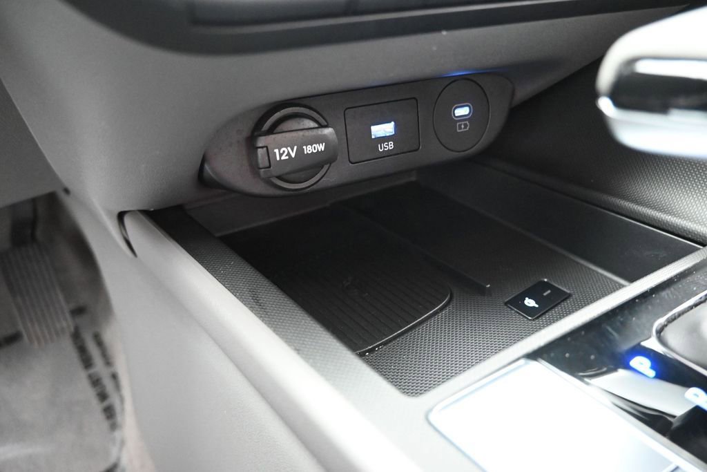 Used 2025 Hyundai Elantra SEL FWD image 21