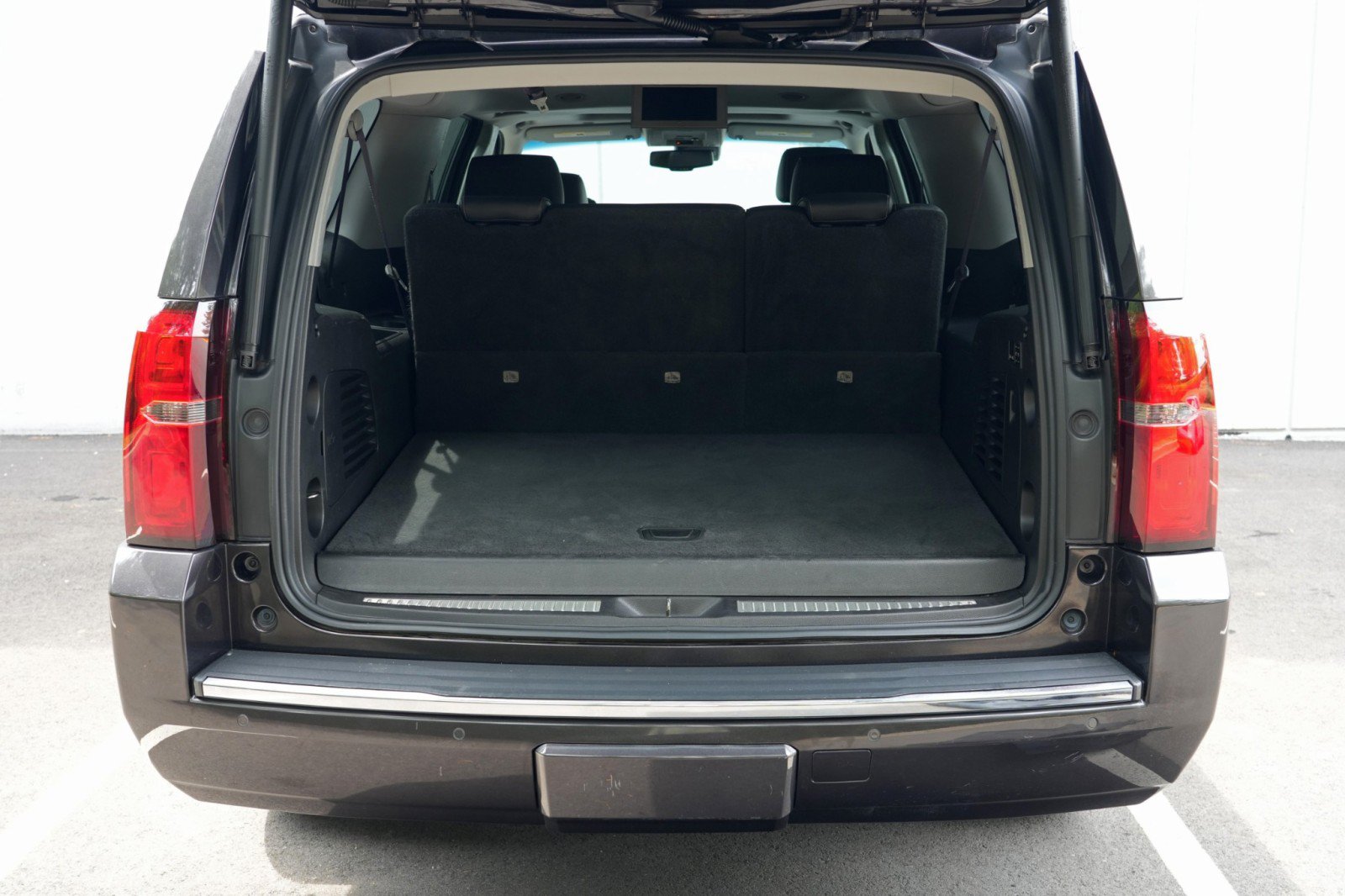 Used 2015 Chevrolet Suburban LTZ RWD image 9