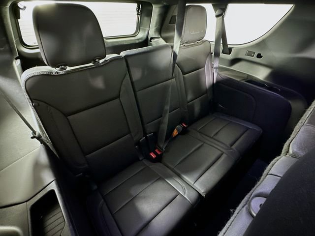 Used 2023 Chevrolet Suburban High Country w/ Premium Package 2 AWD/4WD image 31