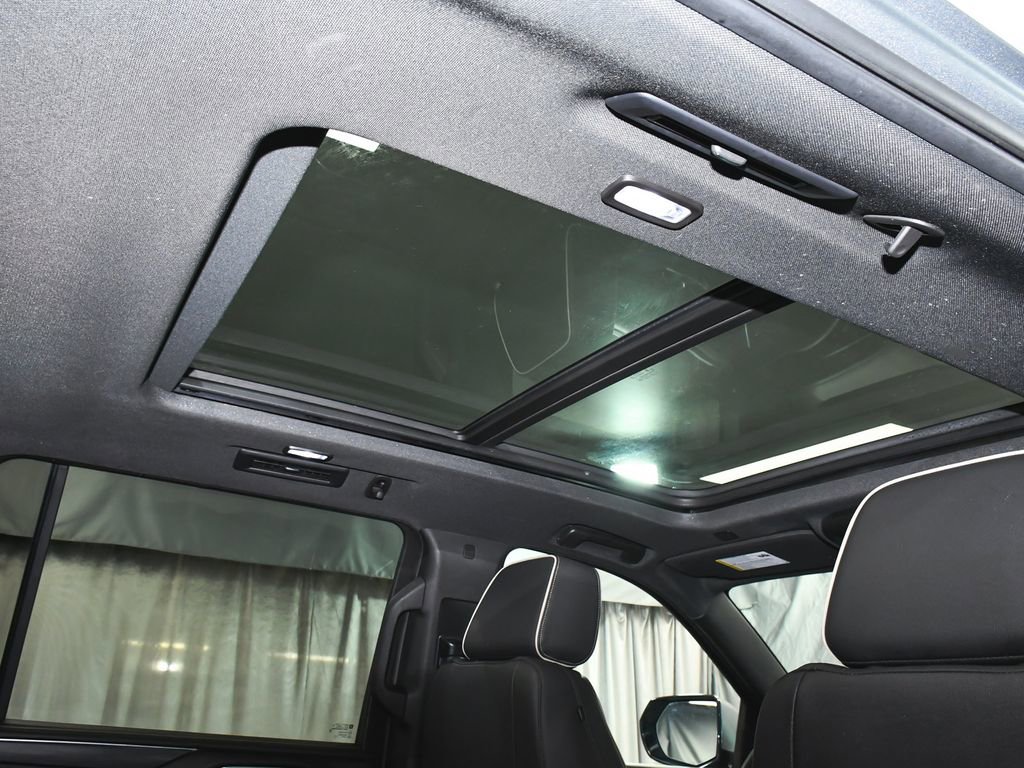 Used 2023 GMC Yukon XL SLT w/ SLT Premium Package image 46