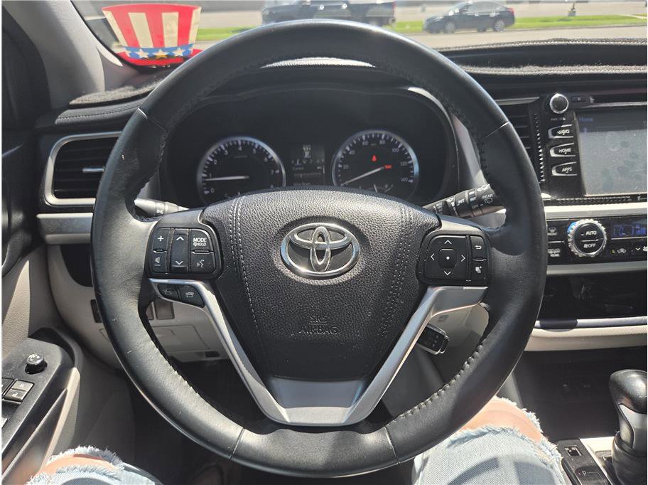 Used 2016 Toyota Highlander XLE FWD image 17