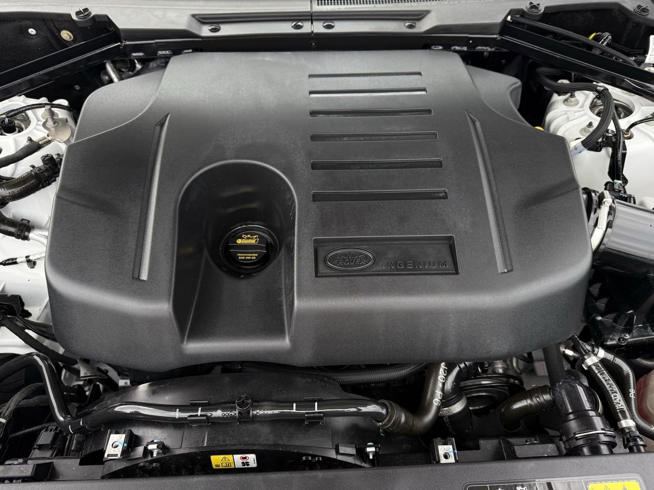 Used 2023 Land Rover Defender 110 SE image 27