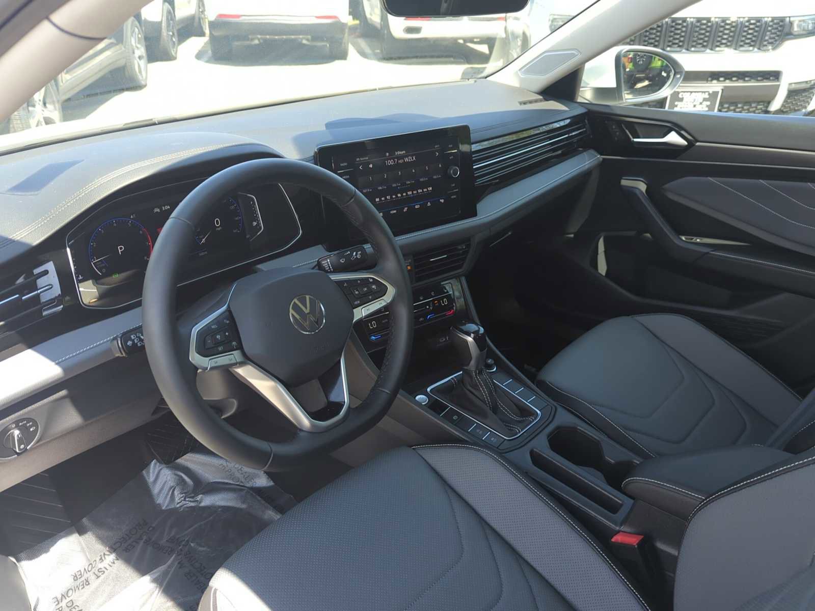Used 2025 Volkswagen Jetta SEL FWD image 12