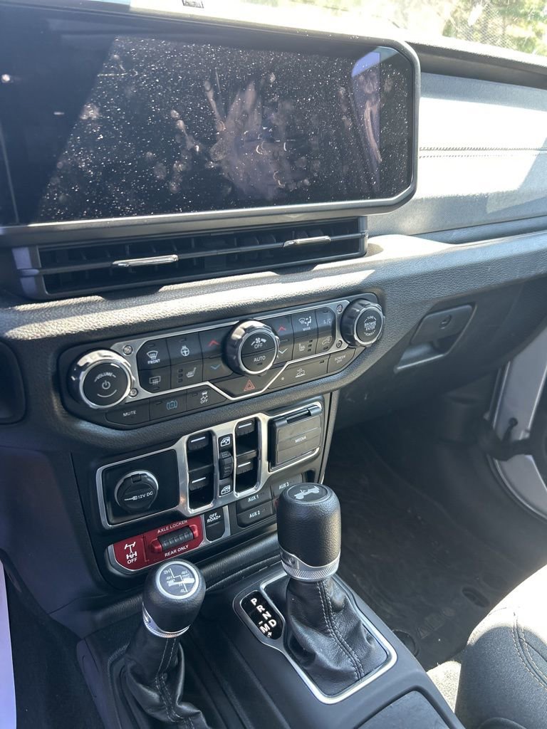 Used 2024 Jeep Wrangler Unlimited AWD/4WD image 6