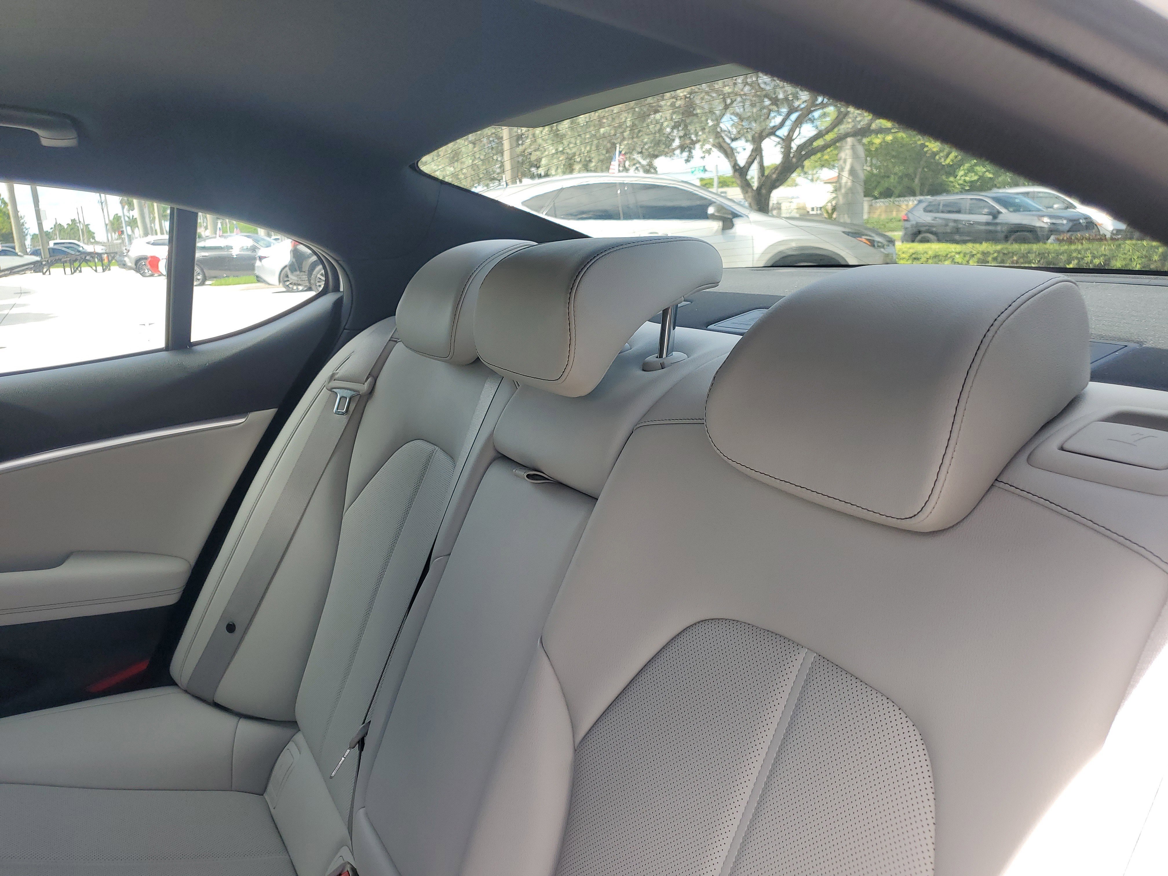 Used 2025 Genesis G70 2.5T image 18