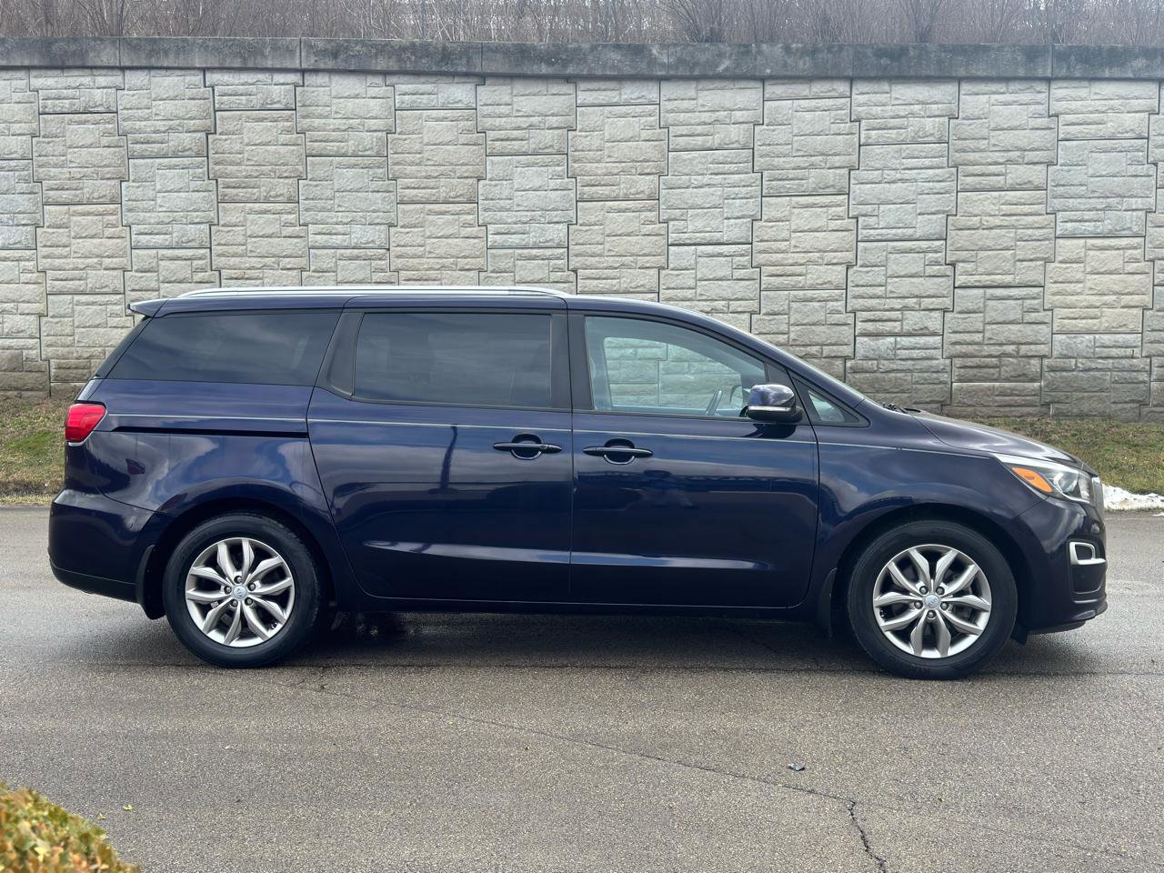 Used 2020 Kia Sedona EX image 2