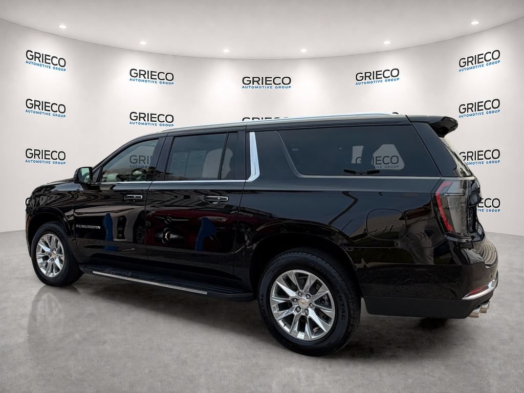 Used 2025 Chevrolet Suburban Premier AWD/4WD image 5