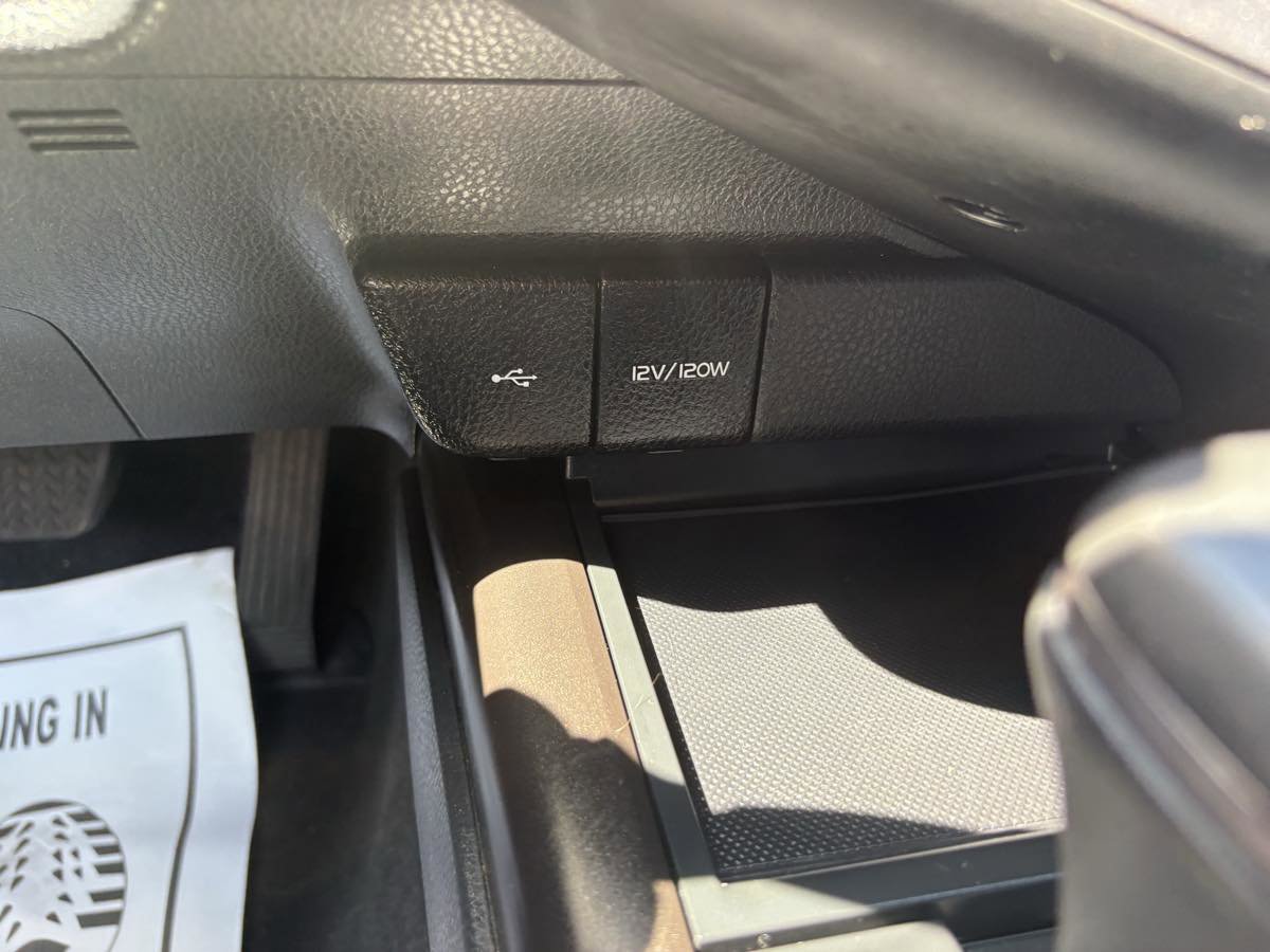 Used 2024 Toyota Camry SE image 30