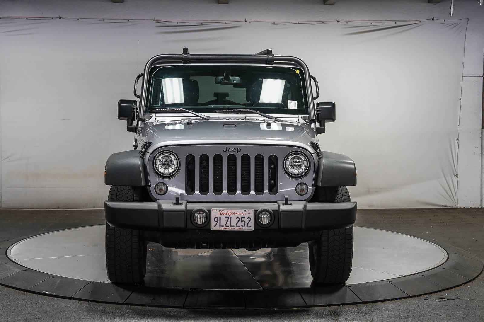 Used 2018 Jeep Wrangler Unlimited Rubicon w/ Connectivity Group AWD/4WD image 6