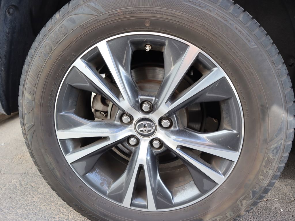 Used 2018 Toyota Highlander Plus FWD image 17