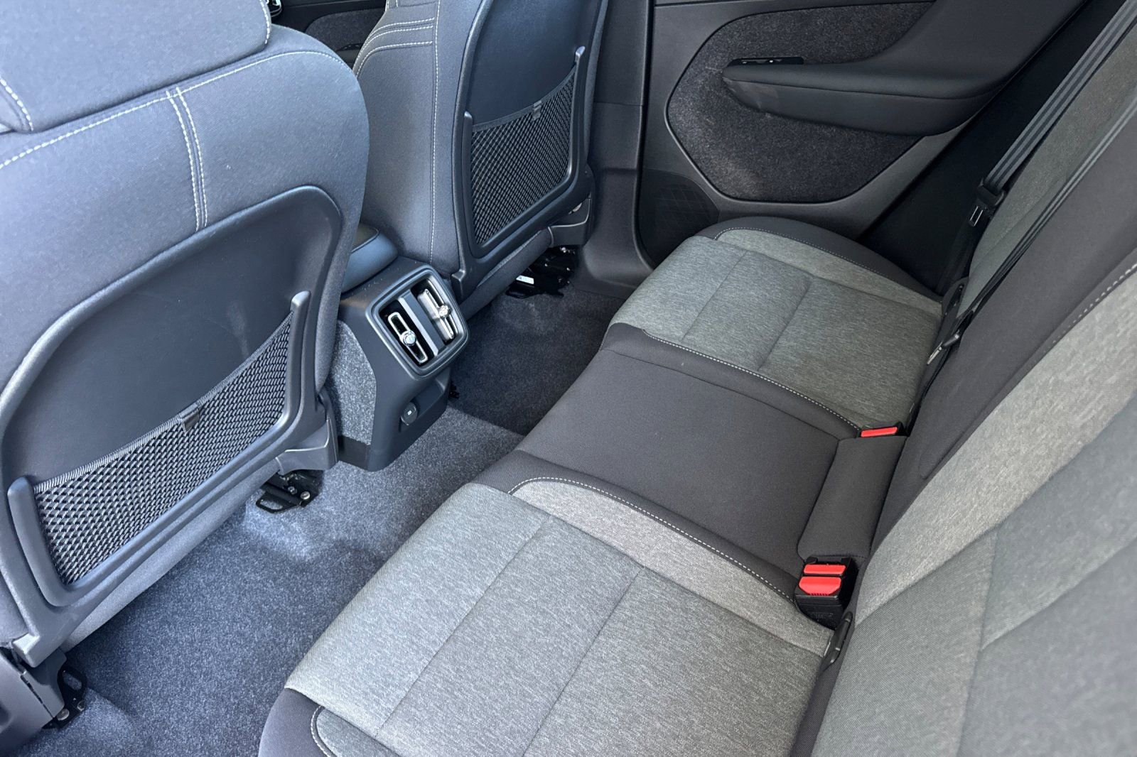 Certified 2025 Volvo XC40 B5 Core AWD/4WD image 5