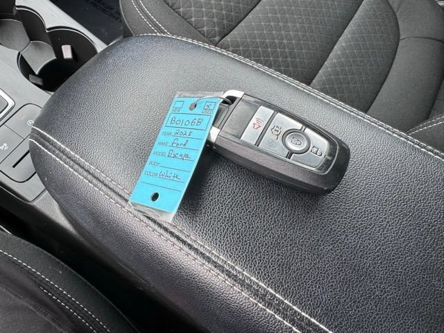 Used 2025 Ford Escape Active AWD/4WD image 45