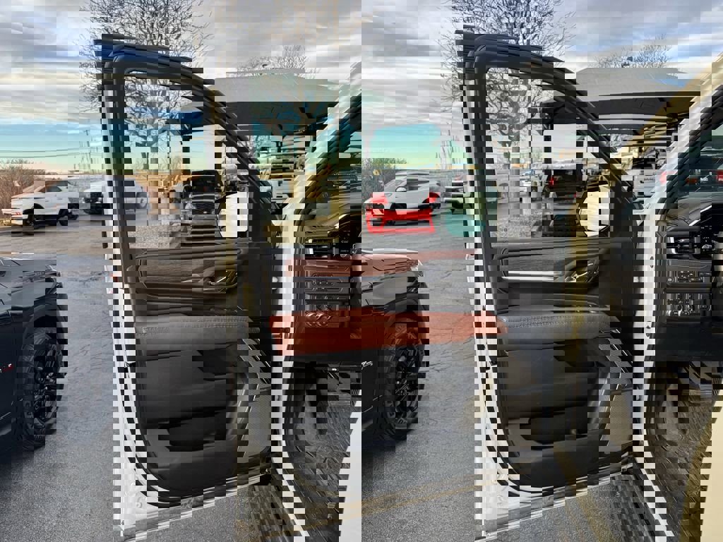 Used 2024 GMC Yukon XL Denali Ultimate image 6