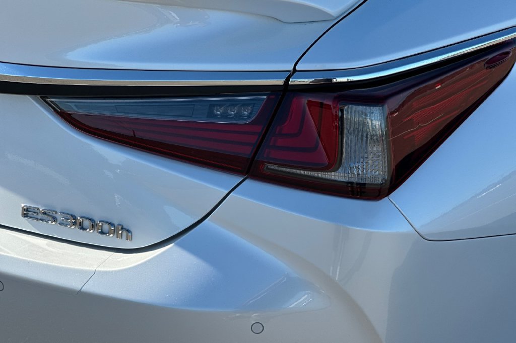 Certified 2025 Lexus ES 300h w/ Premium Package FWD image 25