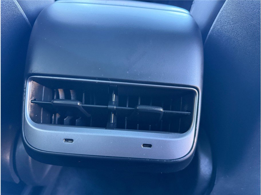 Used 2020 Tesla Model Y Long Range image 34