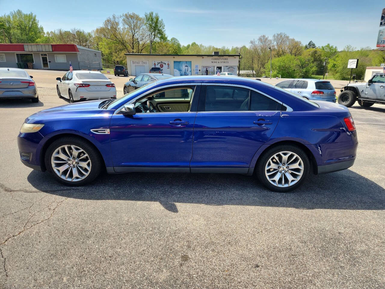 Used 2013 Ford Taurus Limited FWD image 4