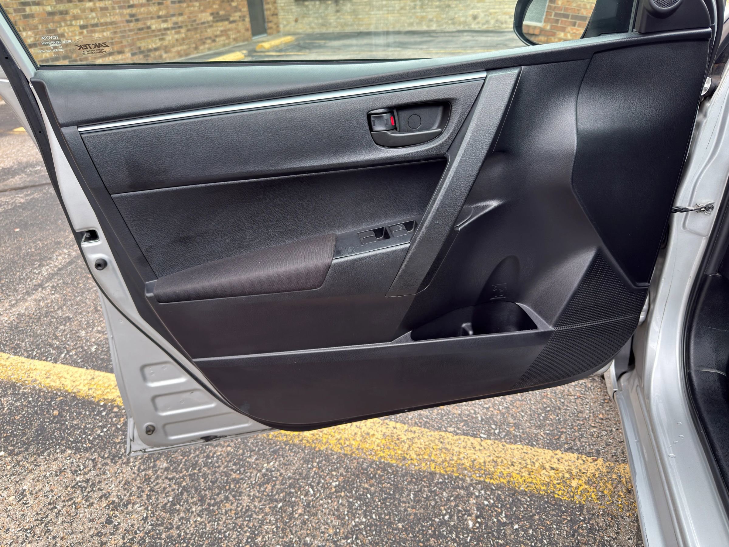 Used 2016 Toyota Corolla L FWD image 23