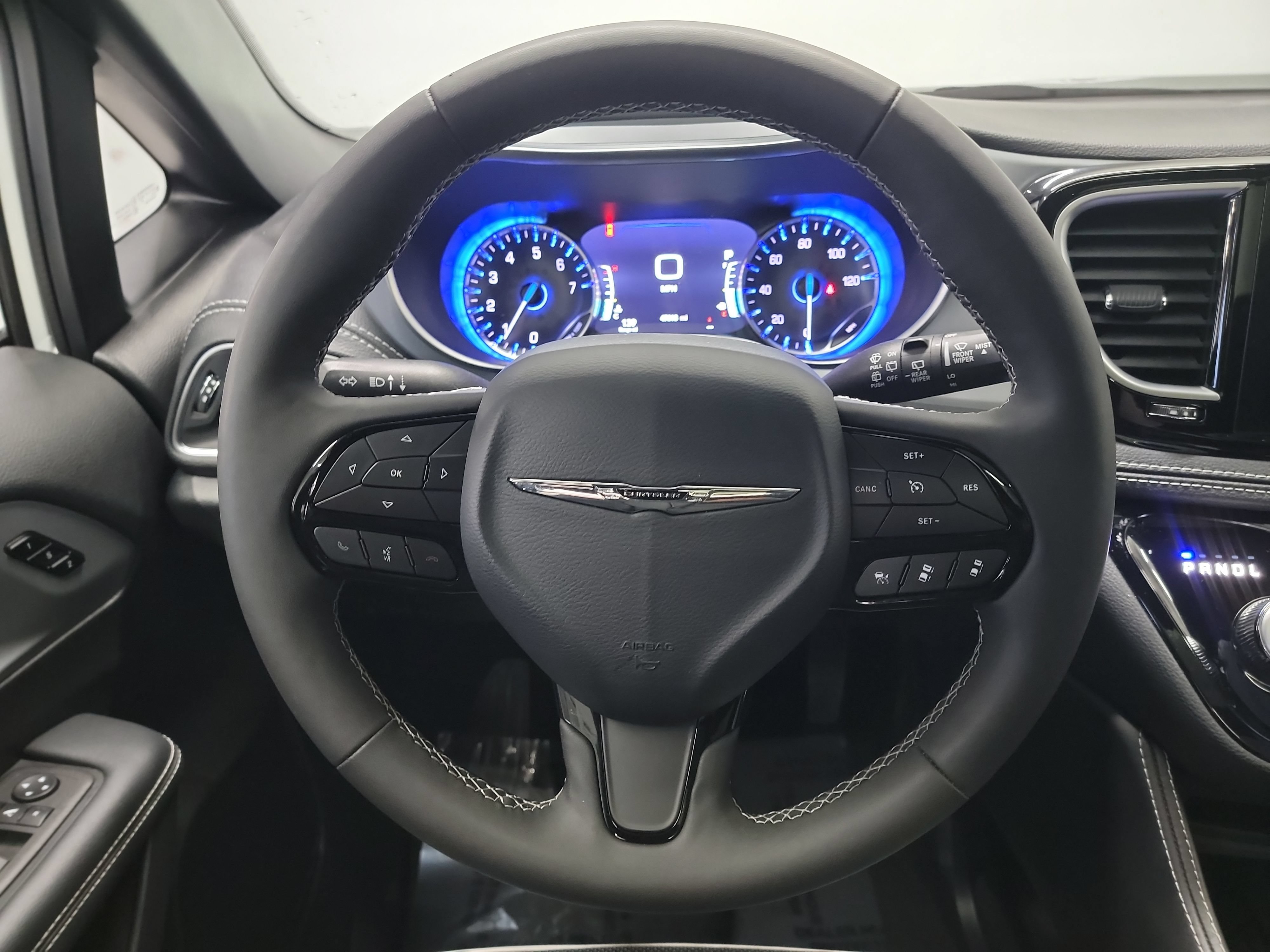 Used 2025 Chrysler Pacifica Limited FWD image 17