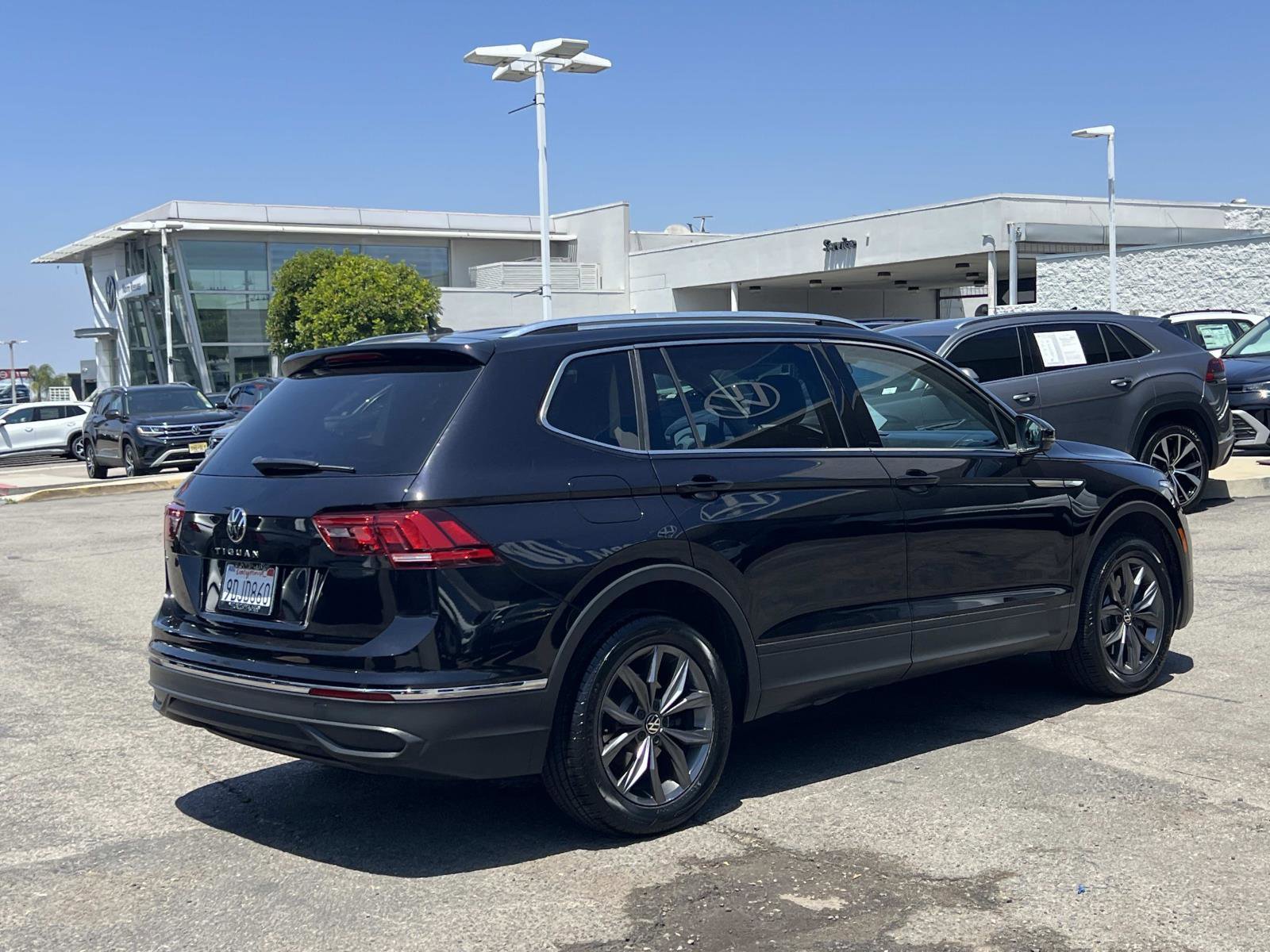 Certified 2022 Volkswagen Tiguan SE FWD image 25