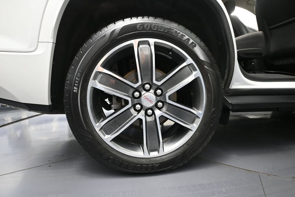 Used 2018 GMC Acadia Denali w/ Technology Package AWD/4WD image 10
