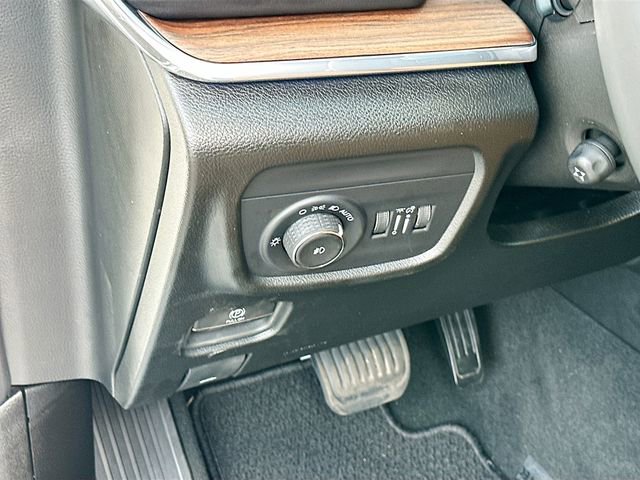 Used 2024 Jeep Grand Cherokee L Summit w/ Advanced Protech Group IV image 10