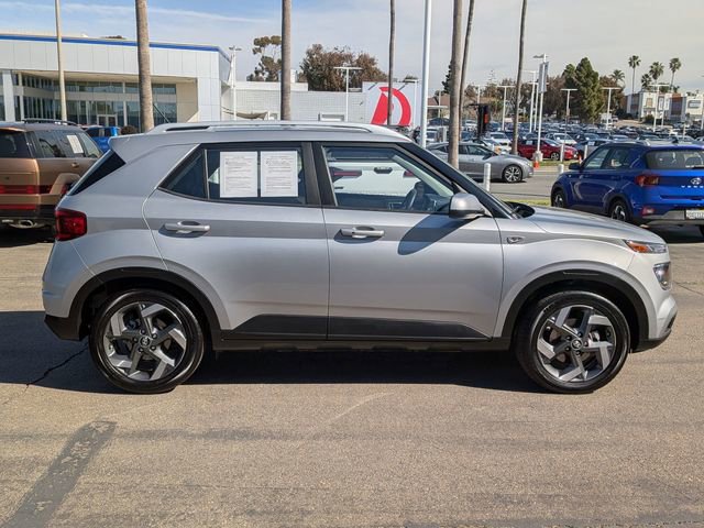 Used 2025 Hyundai Venue SEL image 5