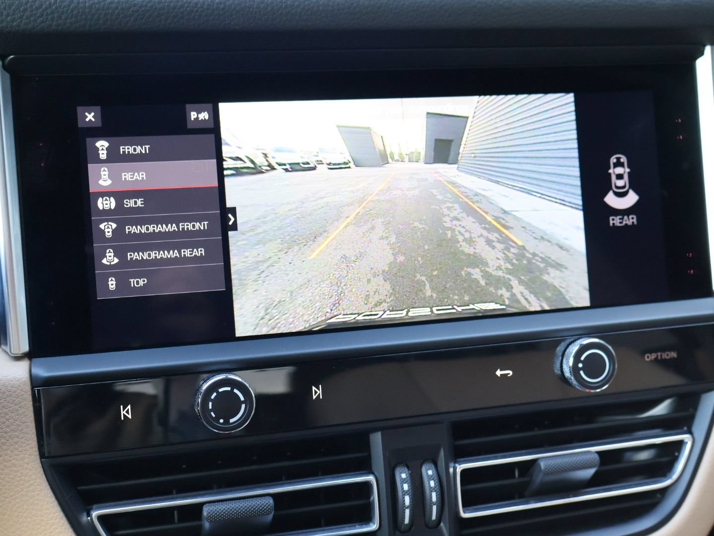 Certified 2023 Porsche Macan S AWD/4WD image 21