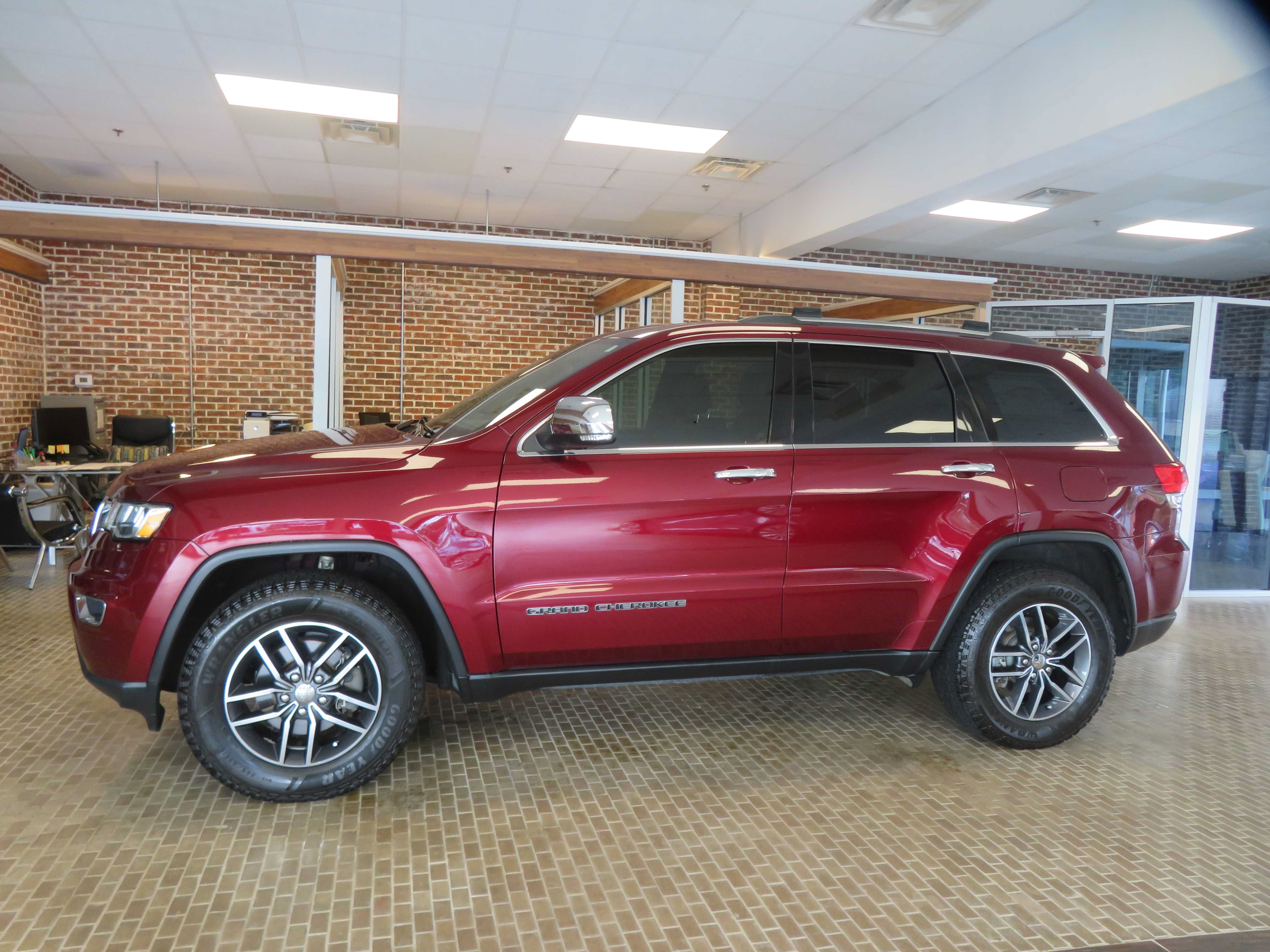 Used 2017 Jeep Grand Cherokee Limited AWD/4WD image 78