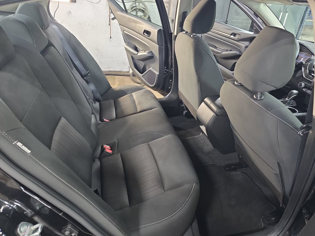 Used 2024 Nissan Altima 2.5 SV FWD image 11