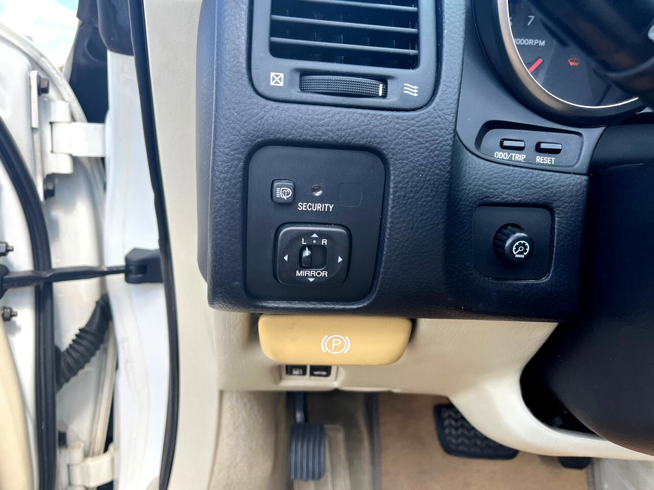 Used 2005 Lexus SC 430 Convertible image 38