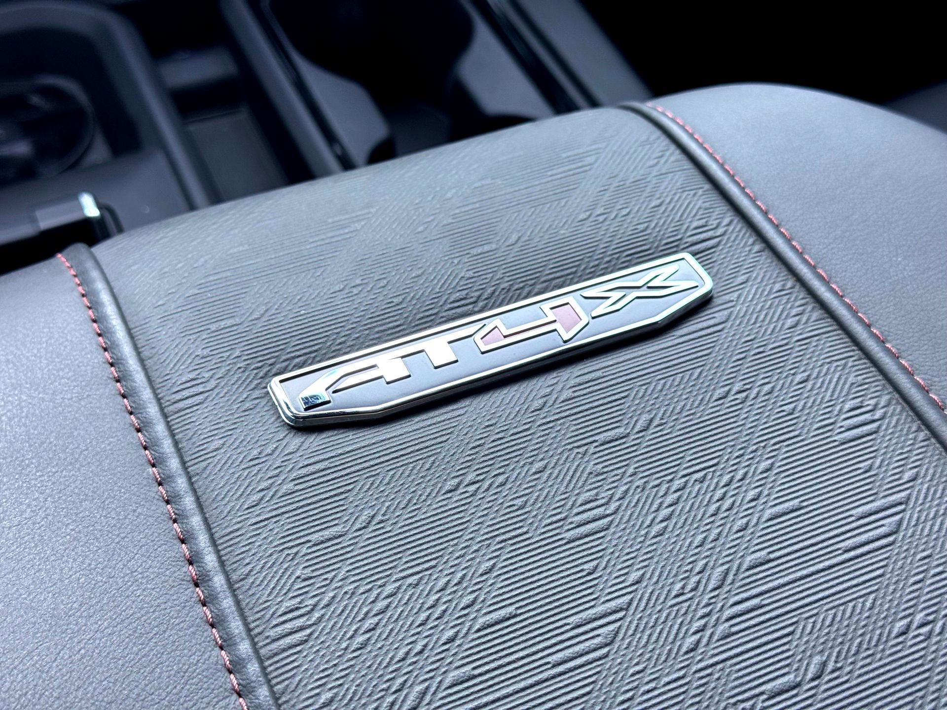 Used 2025 GMC Sierra 2500 AT4X image 24