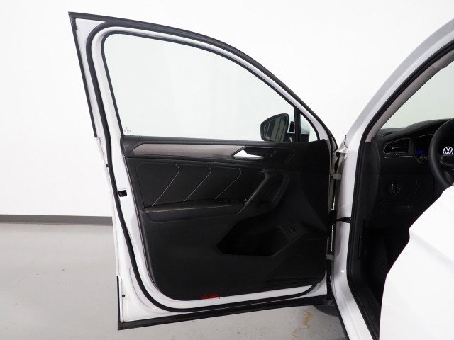 Used 2022 Volkswagen Tiguan SE FWD image 48