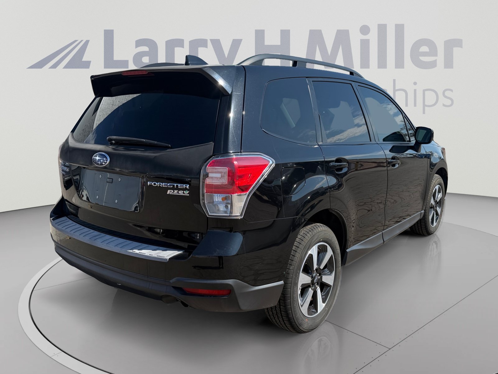 Used 2017 Subaru Forester 2.5i Premium w/ All-Weather Package AWD/4WD image 5
