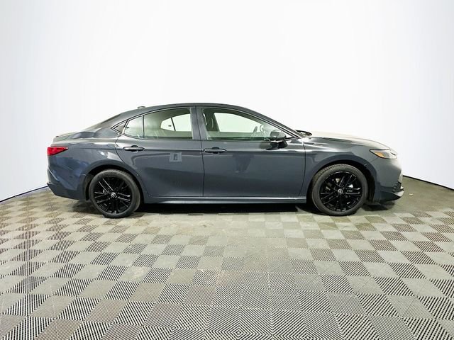 Used 2025 Toyota Camry SE image 9