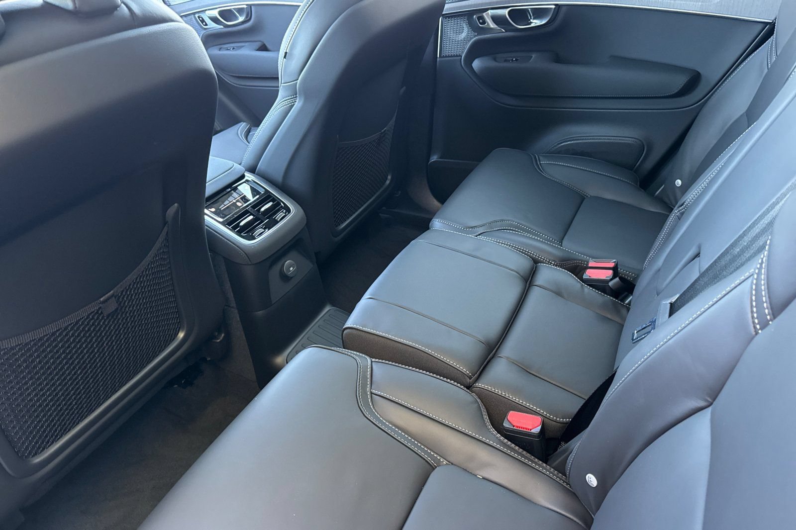 New 2026 Volvo XC90 T8 Ultra w/ Lounge Package AWD/4WD image 4