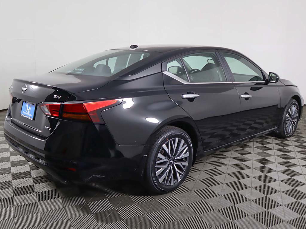 Used 2024 Nissan Altima 2.5 SV AWD/4WD image 7