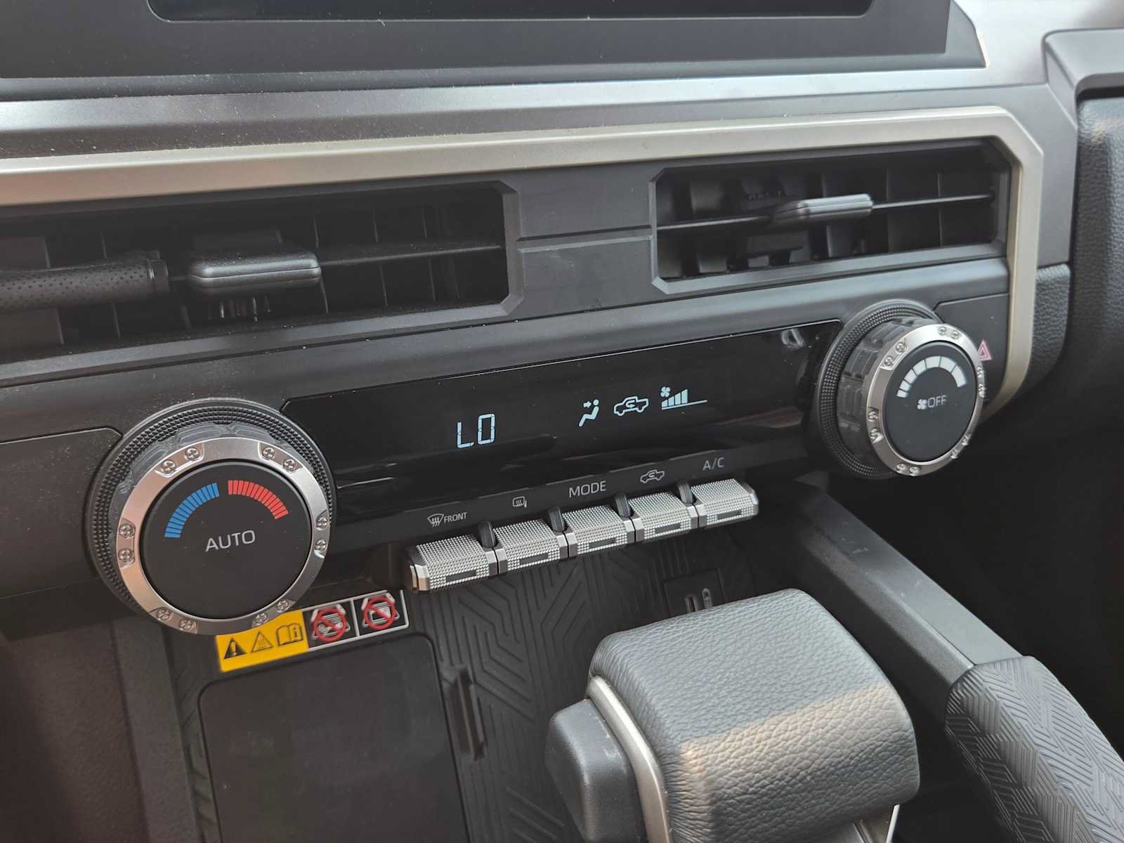 Used 2024 Toyota Tacoma SR5 w/ SR5 Upgrade Package AWD/4WD image 31